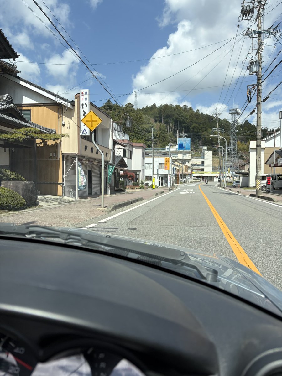 愛知県設楽警察所前でネズミ取りをしてた。
#ネズミ取り　#設楽町　#257号
