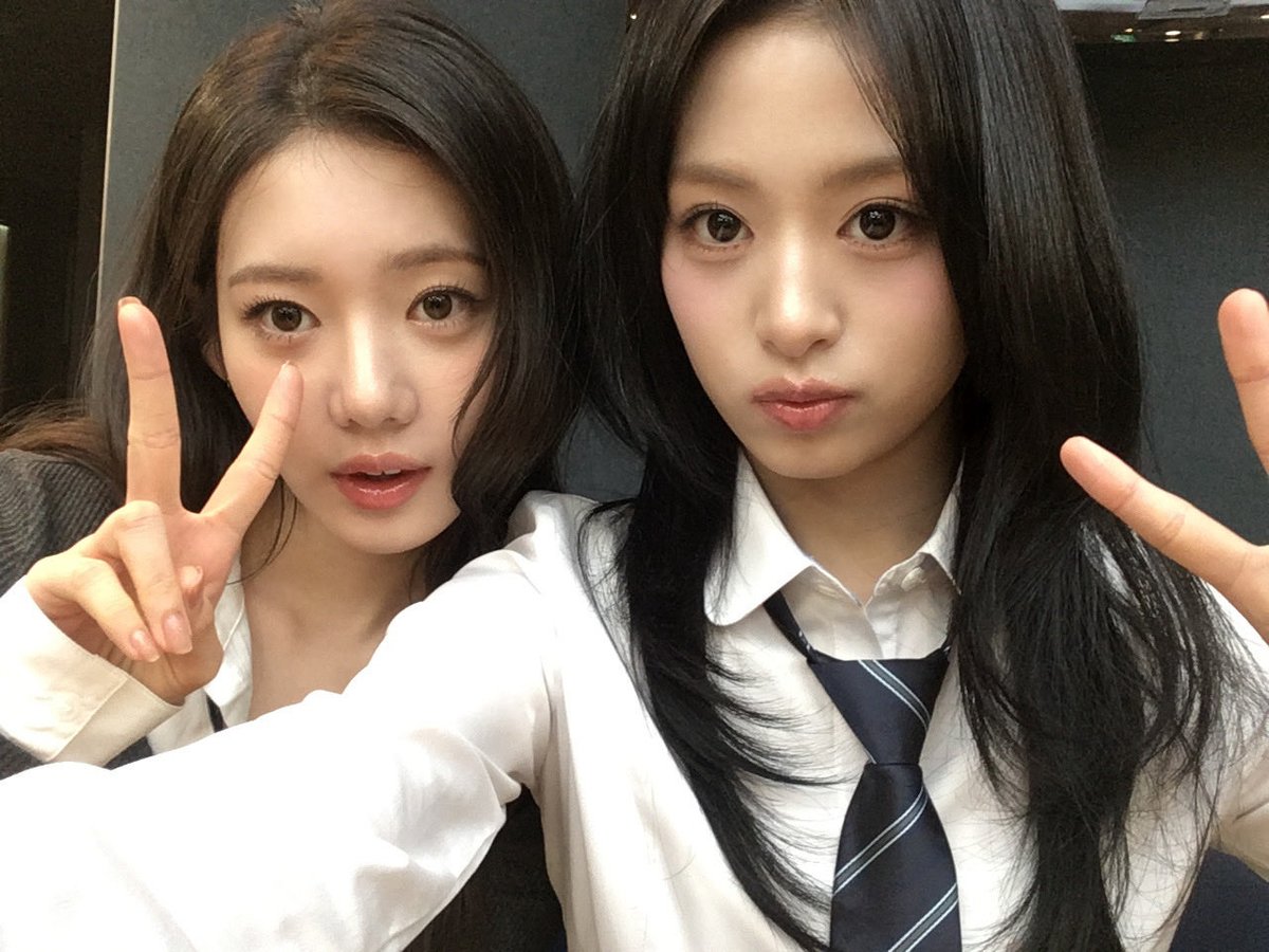 aya୨୧ tweet media