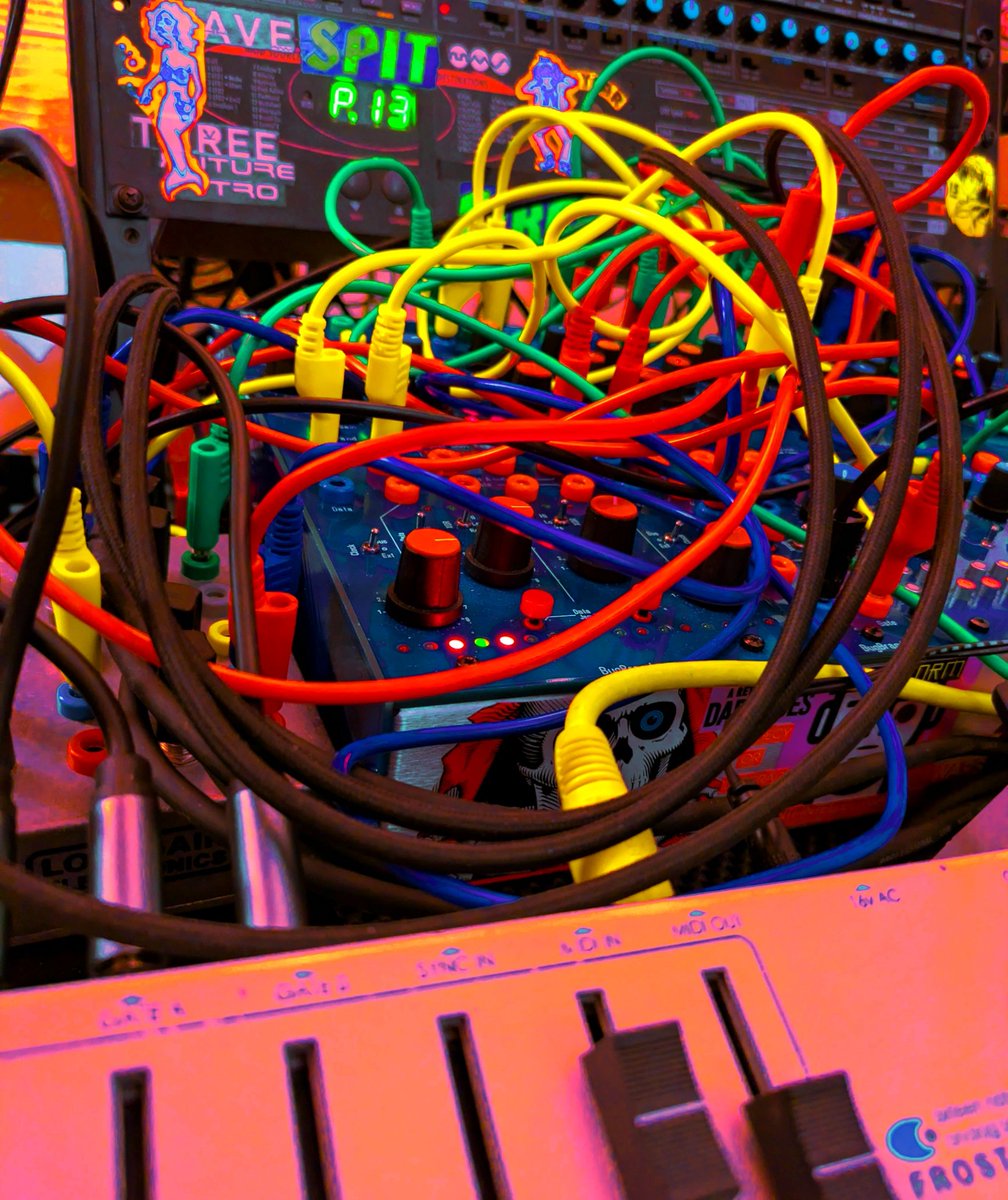 thetonewrecker's tweet photo. .
Syncopated sines
Sloppy, strange synthetic sounds
Stereo squelching 
.
#techno #tonewrecker #paulbirken #electronicmusic #studioprocess https://t.co/Jjww7jysz3