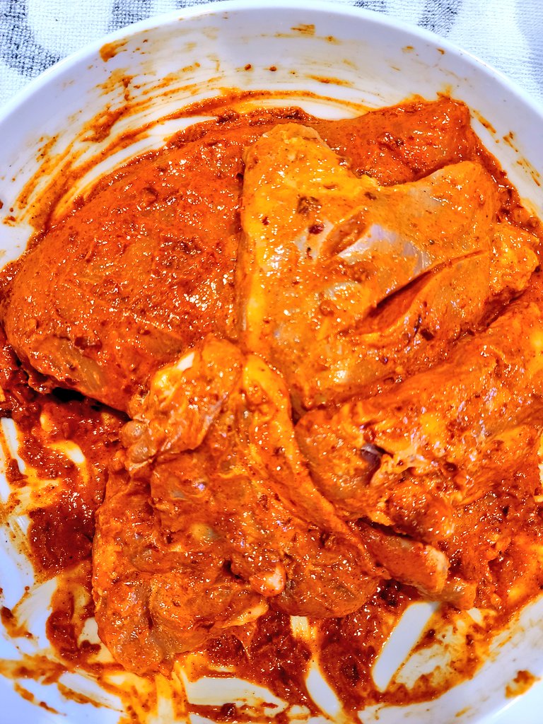 traderstewie's tweet image. Breaking out the tandoor tonight! 

Chicken thighs marinated in 'Shan' tandoori masala spice, ginger/garlic paste, lemon juice, kashmiri red chili powder, tblsp yogurt, grapeseed oil, salt, white pepper, 1/2 cup water.

Internal temp at the base of the Tandoor: inferno heat!