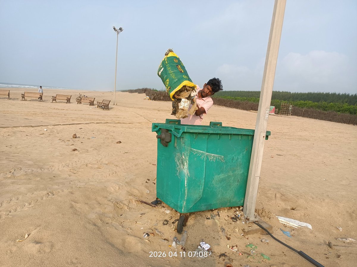 BapiGochhayat2's tweet photo. Till today - 388
This is my cleanup & awareness drive at Paradeep Beach (Odisha) & today I collected 15 kg of plastic waste & kept the environment clean.
#CleanBeach
#StopPlasticPollution
#SwachhataHiSeva
@paradipport
@PdpMnc_2002
@CollectorJspur
@ForestDeptt
@dfomangrovefdwl https://t.co/3vkU55yw8a