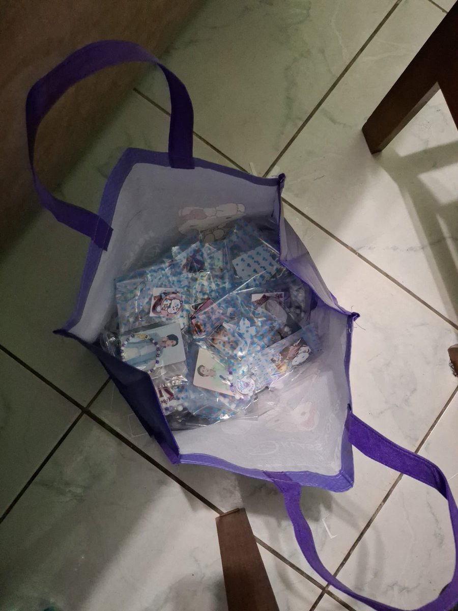 ali VAI VER O BTS tweet media