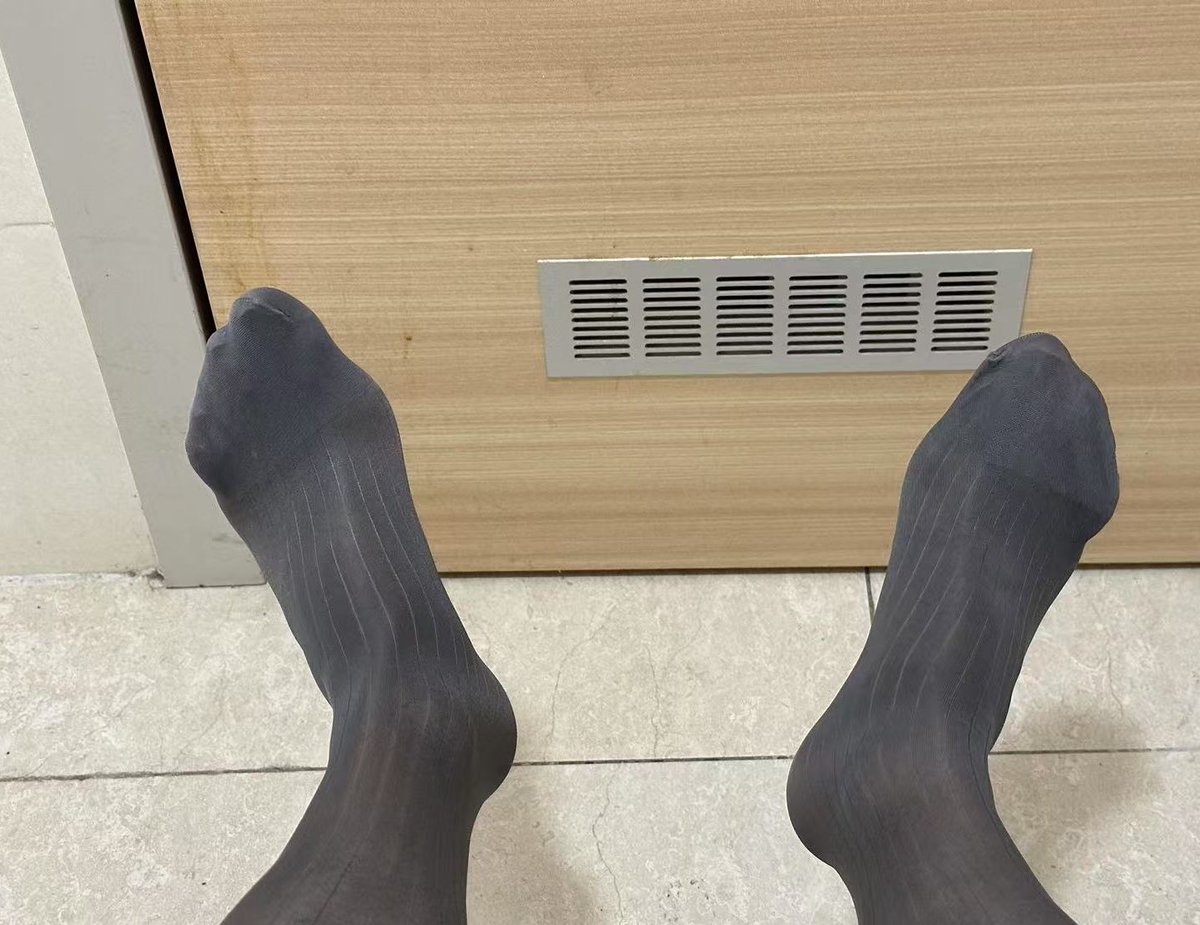 Samtines tweet media