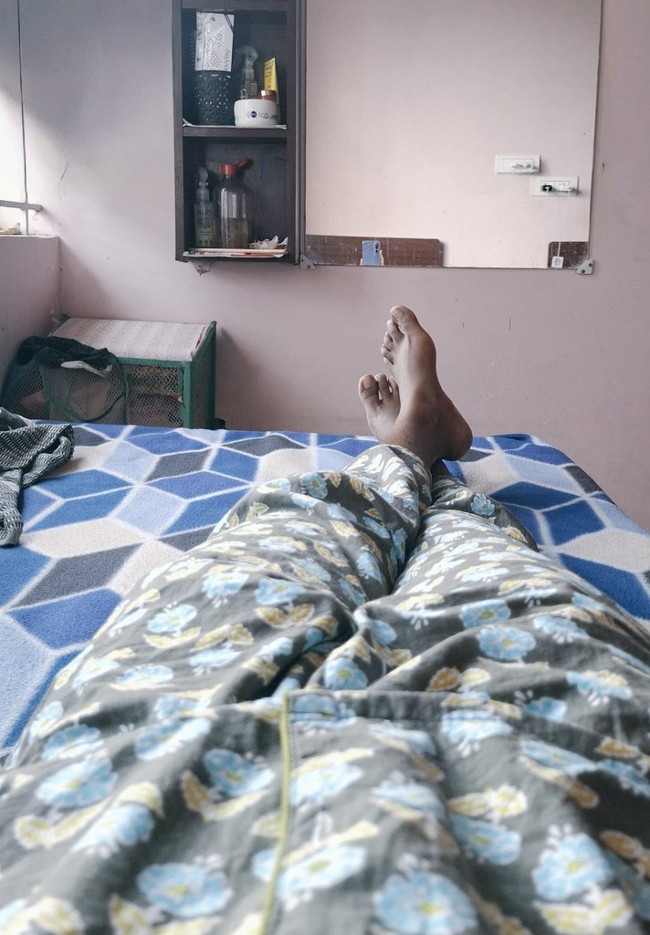 ShrukunaX's tweet image. Good morning ✨

Waking up on holiday will always give a happy mood😻

Day planned 😁✅
 🛍️ 🍜🍷

#Weekend #VibeCheck
