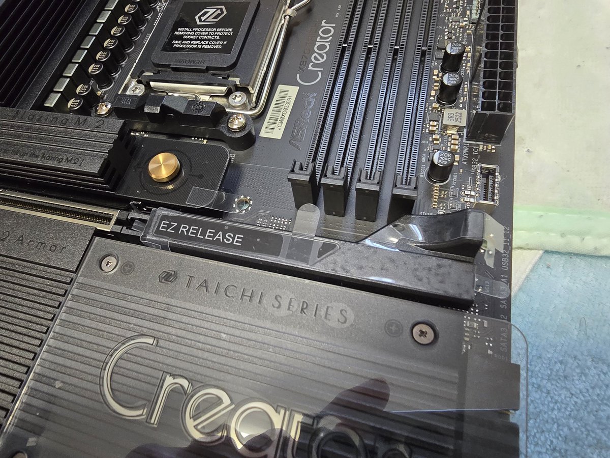 s130424's tweet photo. Creator揃った!
ASRockのはバックプレート付きなのが良い
あとグラボのクイックリリース機構はASRockが一番だと思ってる https://t.co/P5SNiP5WCA