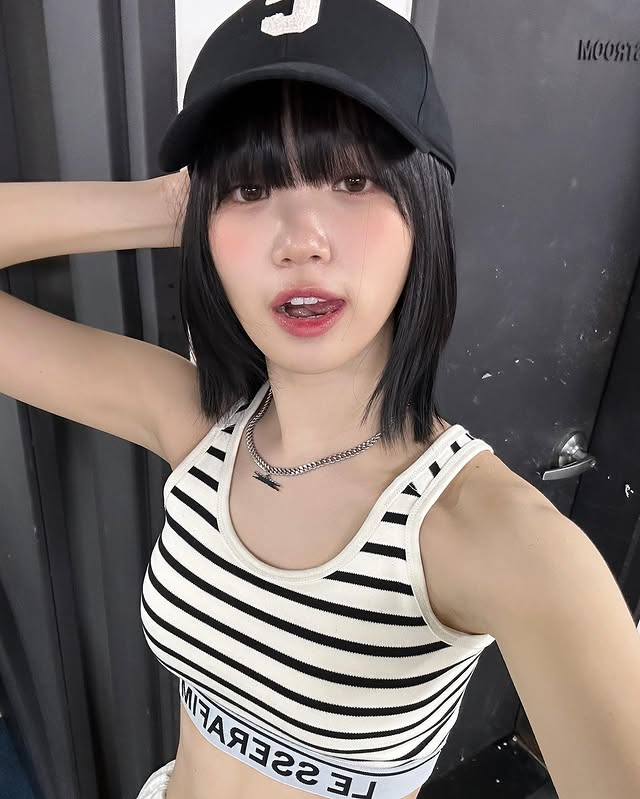 hourly chaewon ☆ tweet media