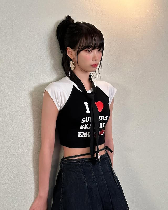 hourly chaewon ☆ tweet media