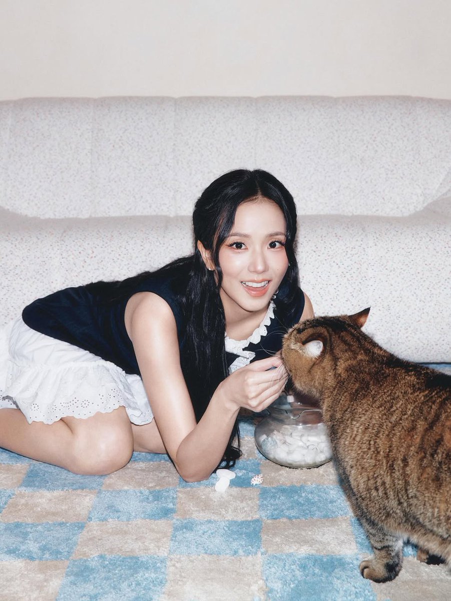 itsjicoo's tweet photo. A quiet moment settles in, where warmth meets a calm kind of charm. Soft textures, still posture, and an unspoken ease come together naturally, as if nothing needed to be arranged to feel right. There’s a subtle sweetness in the way it all holds, simple yet quietly meaningful. https://t.co/gOXsGzJtGi