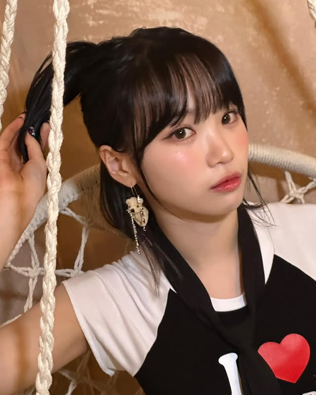 hourly chaewon ☆ tweet media