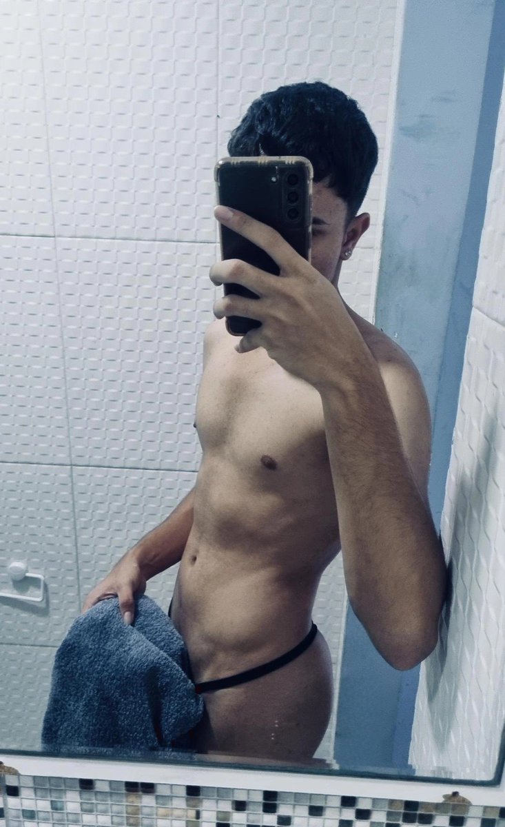 Meu corpo aqui tava uma delicia pqp, e eu amo usar calcinha