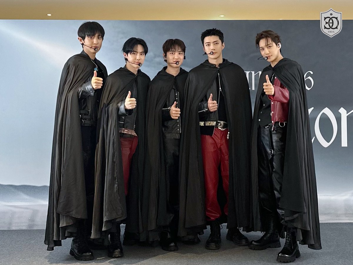 'KNOCK KNOCK!' tweet media