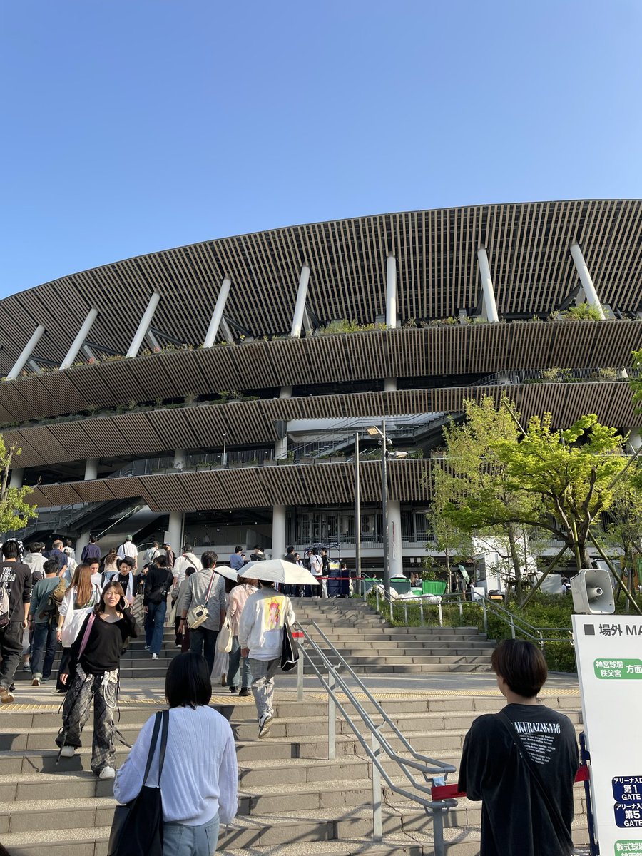 Maaaaa_Hon's tweet photo. 来た！
櫻坂46、国立競技場
天気良し、最高👍 https://t.co/szyc7gBEc7