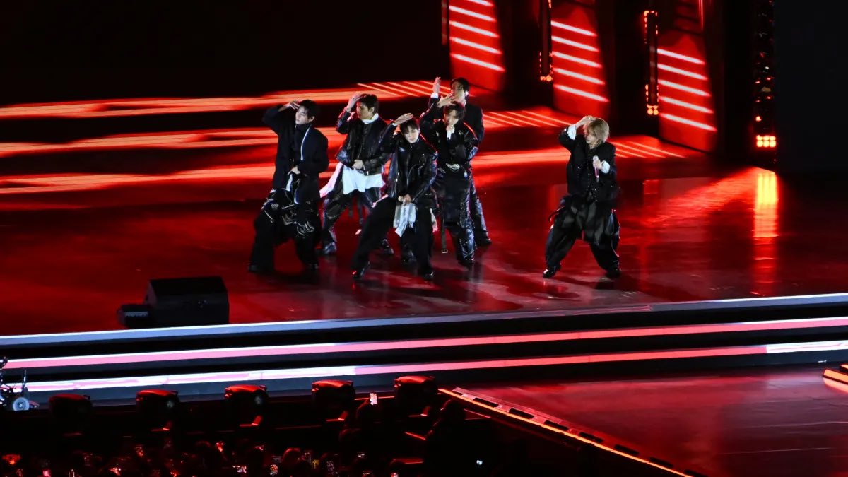 DbyD_NL's tweet image. #BTS_Arirang breaks records with huge sales, streams &amp;amp; critical praise, making their first-ever Album of the Year Grammy nomination a real possibility. Massive promo &amp;amp; impact could finally earn #Kpop a well-deserved spot in the General Field. +
#DS_BTS #GRAMMYs #BTS #방탄소년단