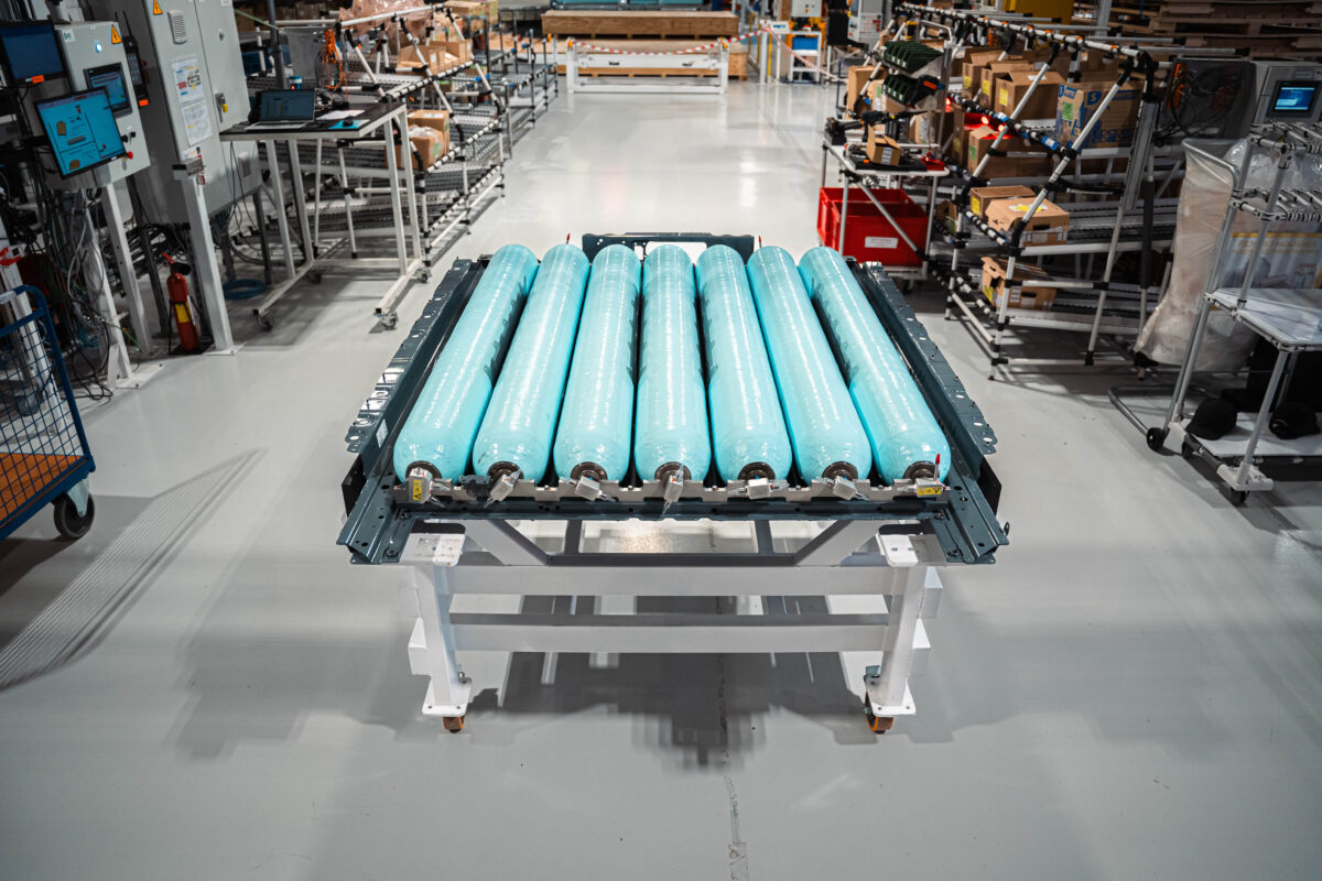 pvmagazine's tweet image. The Hydrogen Stream: BMW unveils tank for iX5 Hydrogen: BMW says its new hydrogen tank enables longer range and flexible production, while South Korea has revealed plans to develop large-scale liquid… dlvr.it/TRzZNj #Photovoltaics #EnergyStorage #RenewableEnergy