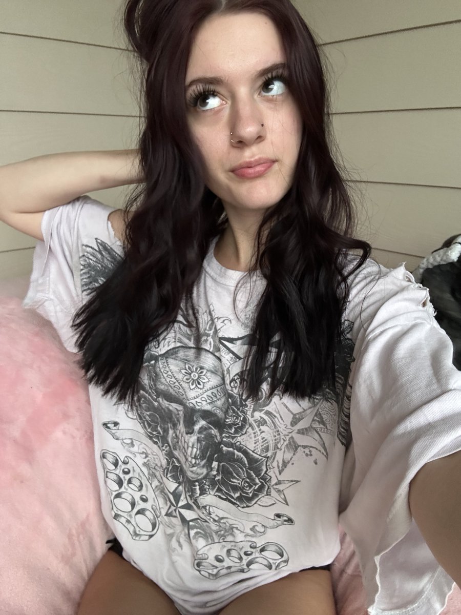 Lilydxt_more98's tweet photo. now why are you smiling https://t.co/rxKE2OCA2v