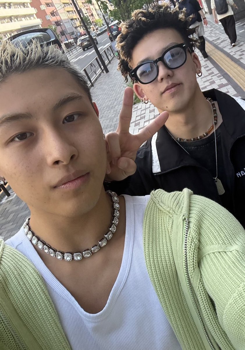 ldh_scream's tweet image. [📖] #スクオフ
𝗙𝗥𝗢𝗠  #SHUNNOSUKE

こんにちは！今回はSHUNNOSUKEのメンバー投稿です😁

今日は朝起きたらすごく暑くて、気温が26度まで上がると聞いてびっくりしました‼️🥵
中目黒の桜もほとんど緑になってしまって、季節の切り替わりを感じますね！

お昼はよく行く定食屋さんに行きました！