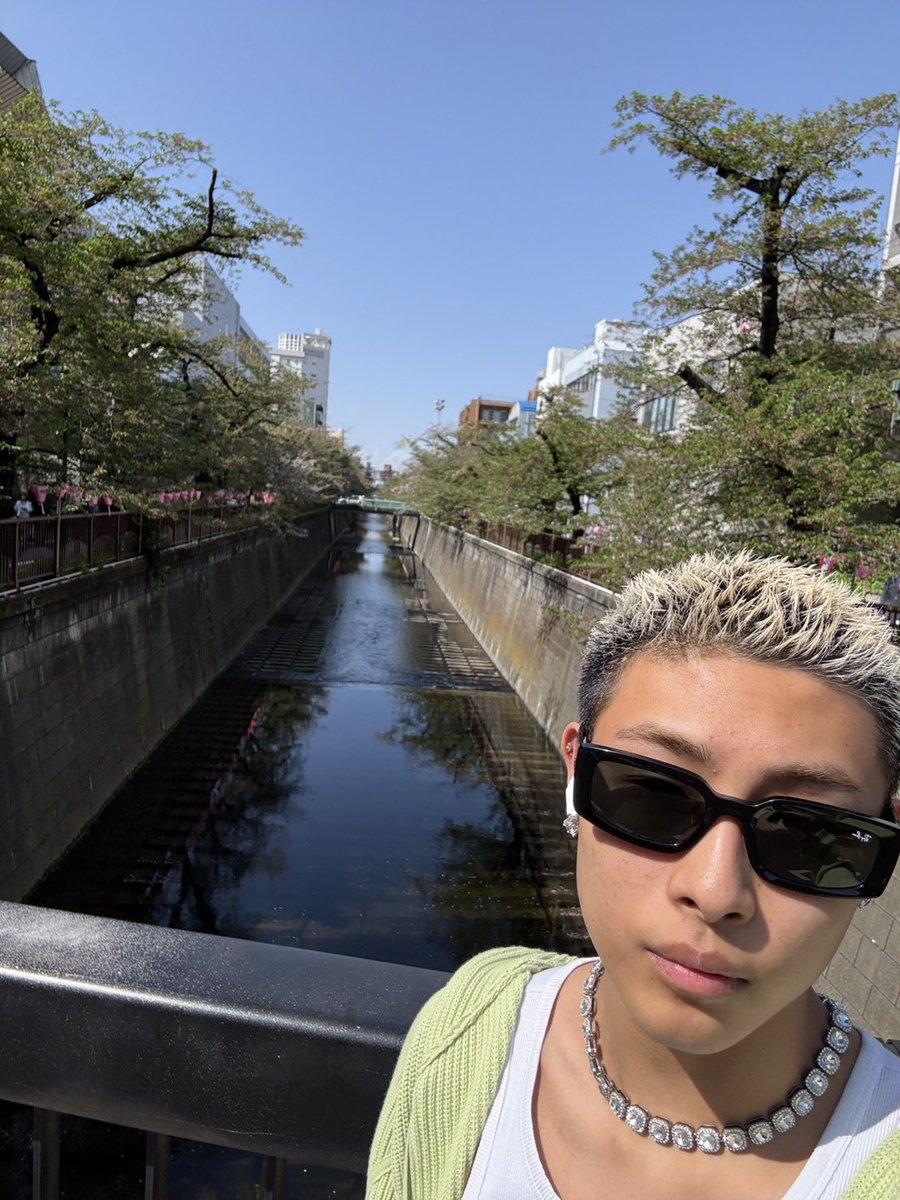 ldh_scream's tweet image. [📖] #スクオフ
𝗙𝗥𝗢𝗠  #SHUNNOSUKE

こんにちは！今回はSHUNNOSUKEのメンバー投稿です😁

今日は朝起きたらすごく暑くて、気温が26度まで上がると聞いてびっくりしました‼️🥵
中目黒の桜もほとんど緑になってしまって、季節の切り替わりを感じますね！

お昼はよく行く定食屋さんに行きました！