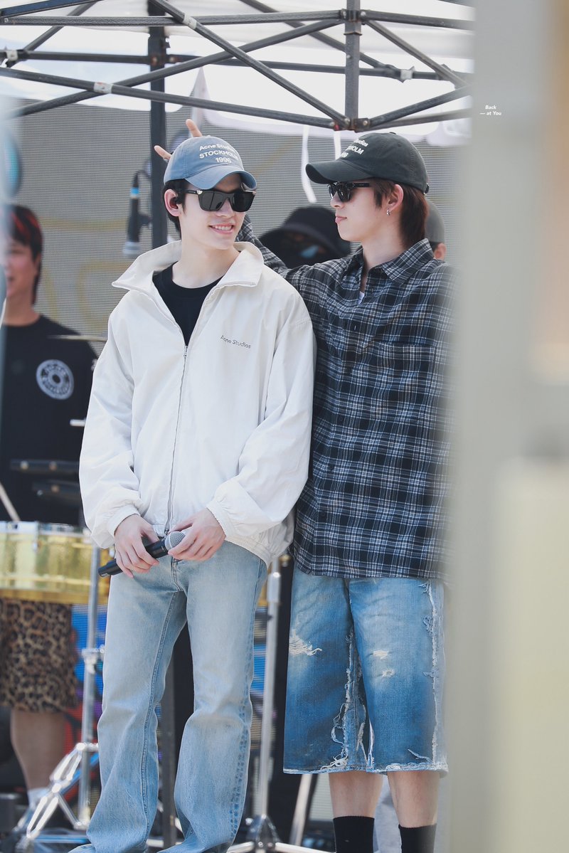 backattyou's tweet image. 041126

— #ICONSIAMSongkran #สงกรานต์ที่ไอคอนสยาม 

คู่สีน่ารัก เหมือนนัดกันมา 🤍🖤🩵

🜸 ⋆⭒˚₊⋆♡

#teeteepor #ตี๋ตี๋ป๋อ
⦂ #backattyoupic