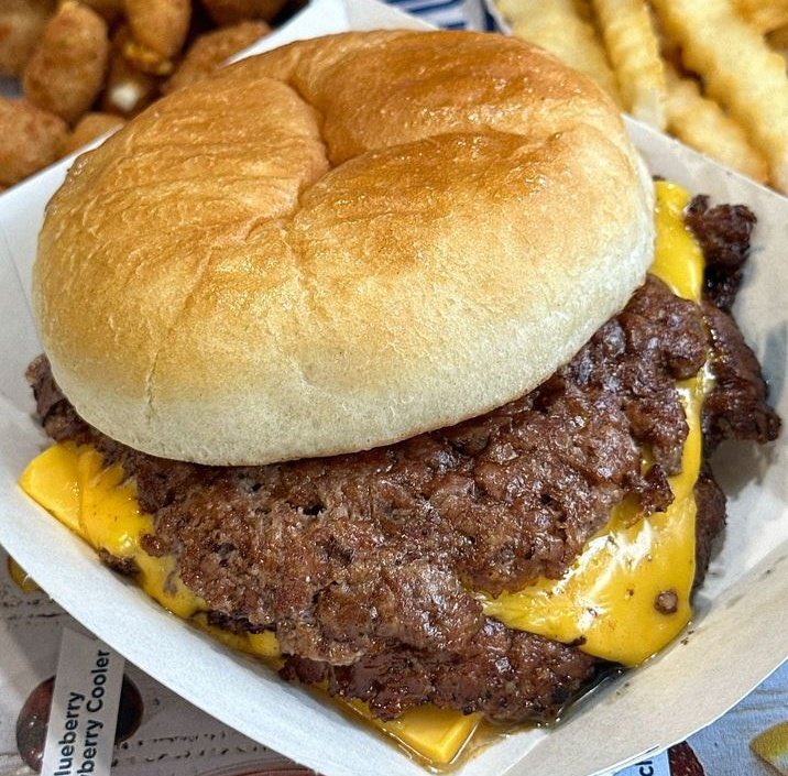 FoodPleaser's tweet image. Burger time 🍔