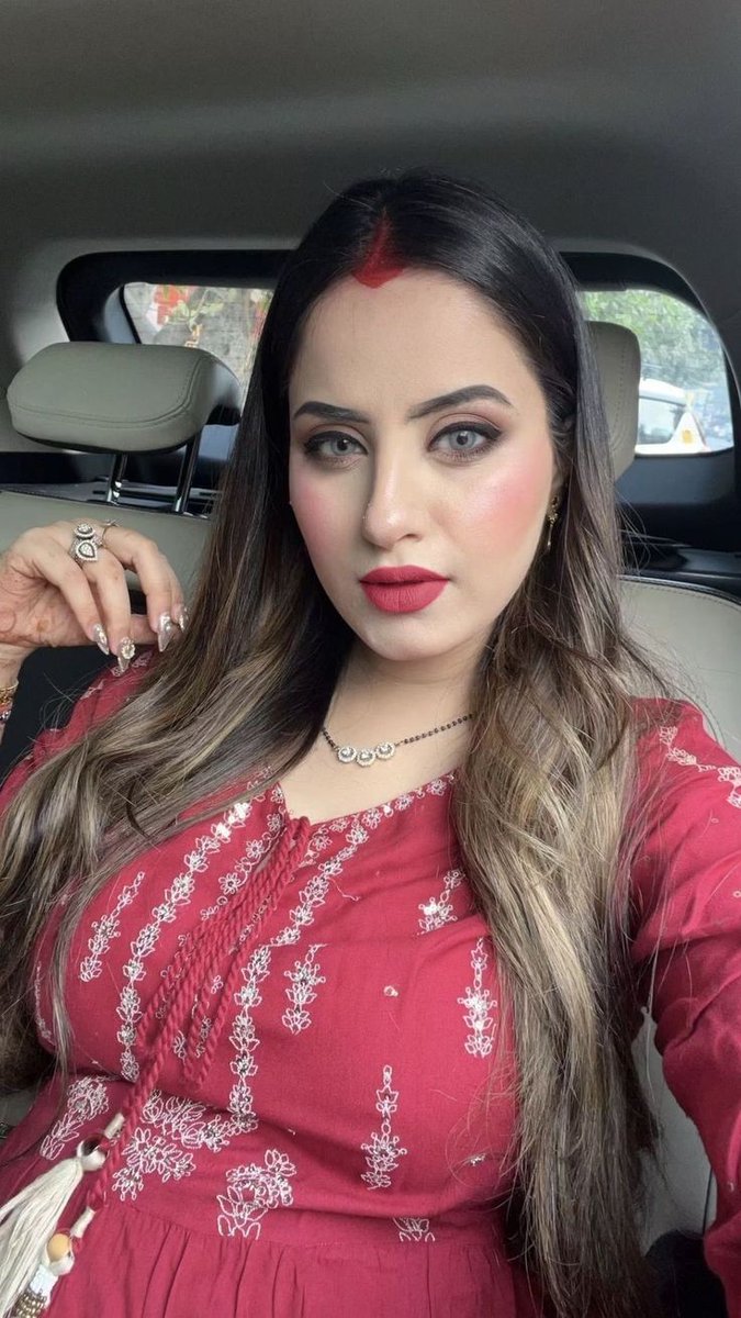 Hello friends kaise ho aap log 
🫣😉