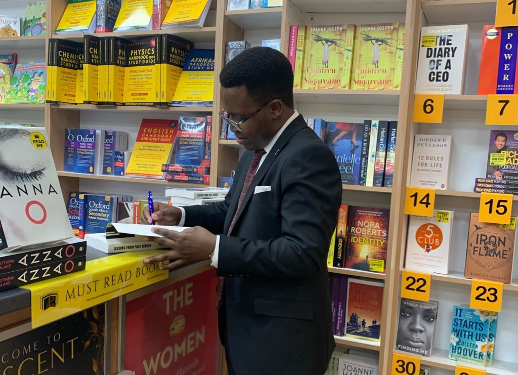 PhumlaniMMajozi's tweet image. The entitlement attitude won’t get South Africa anywhere. The key to prosperity is work, I write in my book, Lessons from Past Heroes.

Get yourself a copy. Available at bookstores across South Africa. 🇿🇦 #books #economy #politics