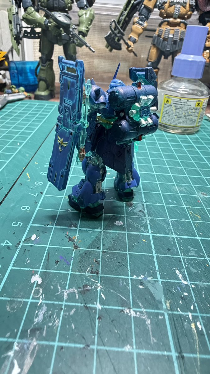 rooty_soda's tweet photo. ガンダムアーティファクト
ギラドーガ（レズン専用機）はクリアカラーだったので、クリア部分も残しつつの自己満足で終わり。
#ガンダムアーティファクト https://t.co/toXzVD7hPq