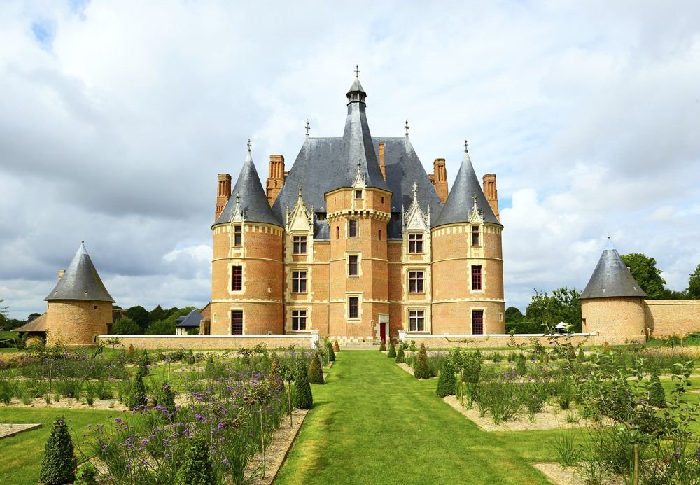 ThereseBaillard's tweet image. Le #château de #Martainville en Seine-Maritime, en #Normandie abrite le #musée des Traditions et Arts Normands. Il a inspiré le plan de #Chenonceau, construit par Thomas Bohier, général des Finances de Normandie, et sa femme Katherine Briçonnet qui en fut la première architecte.