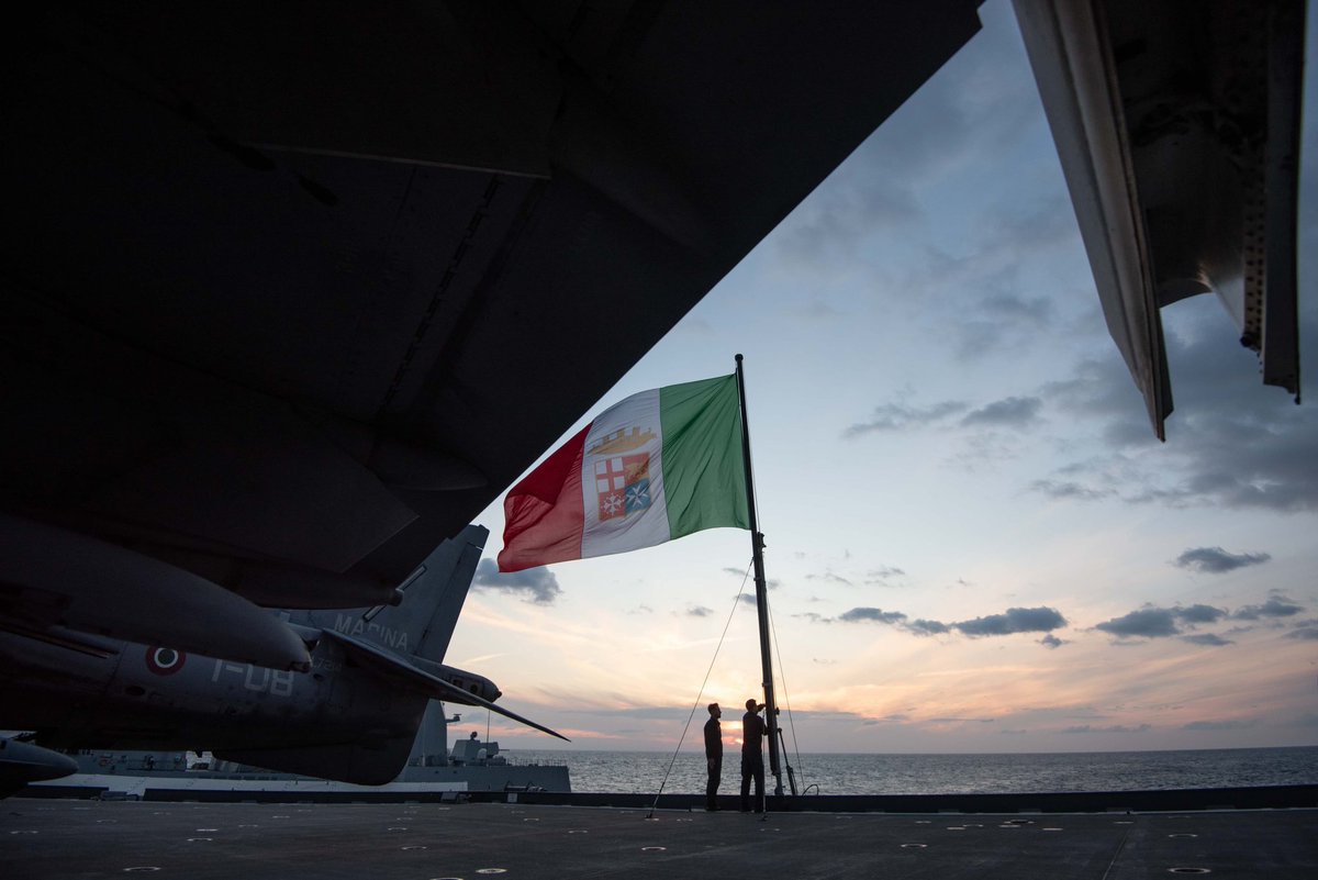 ItalianNavy's tweet image. Il #mare connette continenti, popoli e mercati, rendendo possibile la presenza dell'Italia nel mondo.

Dal mare si accede alle risorse, ai dati, all'energia e alle connessioni globali.

Per questo il mare non è soltanto uno spazio fisico, è #futuro.

#11aprile
#GiornataNazionale