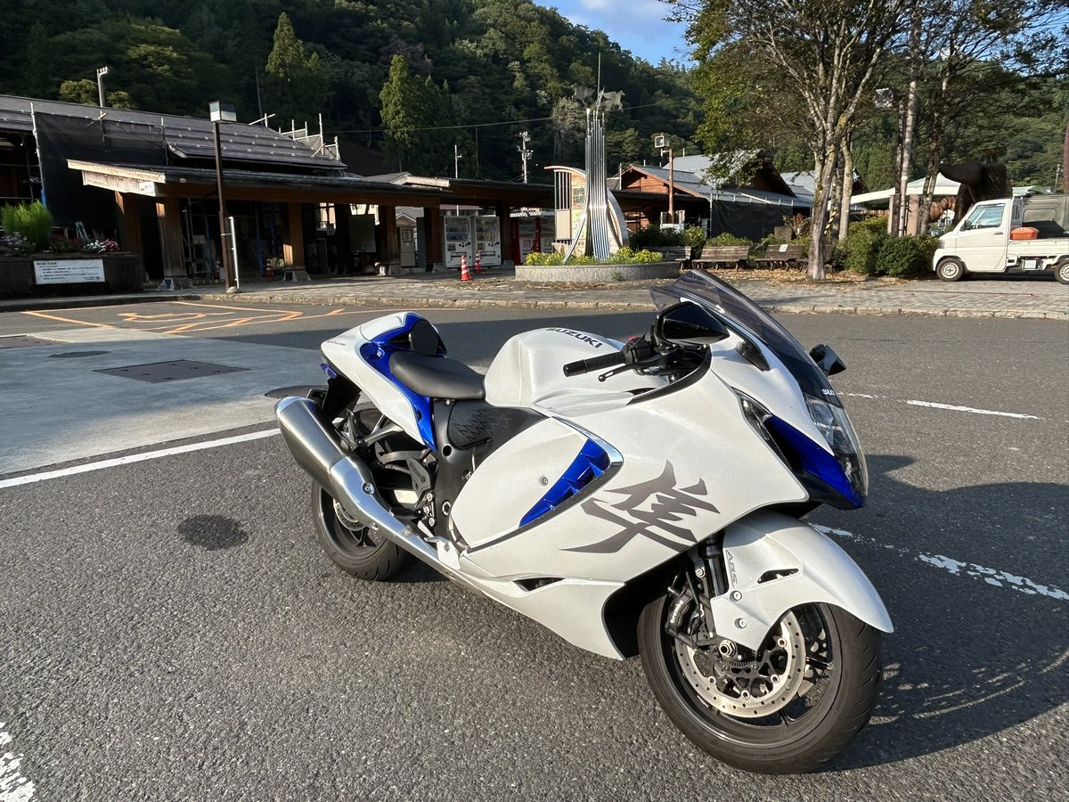 Dsan_GS_X_R's tweet photo. #あなたが愛車を選んだ理由を三つ教えて
 1・GSRでスズキ沼にハマって崇拝の対象にしたから
2・大学生の頃色々なバイクを見る中で1日1回は必ず見てたから
3・GSRMTで現物見た瞬間に一目惚れ以上の衝撃が走ったから https://t.co/IgEsjOOs81