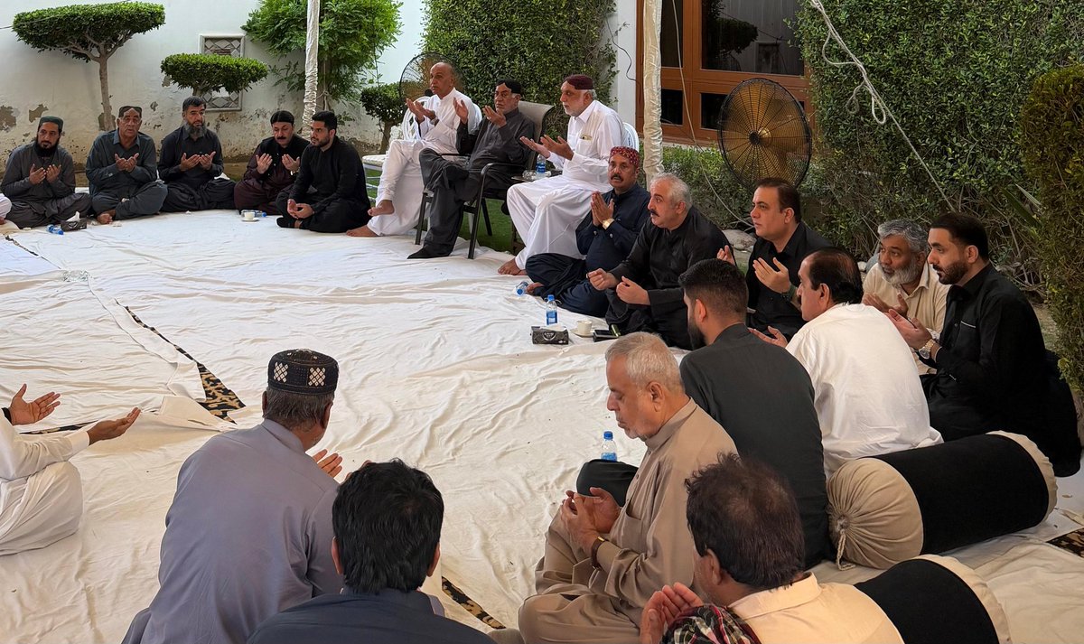 Bezanjoupdates's tweet photo. کراچی ۔ بلوچستان اور سندھ سے تعلق رکھنے والے مختلف قبائلی ،سیاسی و سماجی اور کاروباری شخصیات کا بزنجو ہاؤس کراچی آمد جہاں پر  بزنجو قبائل کے سربراہ سابق صوبائی وزیر بلوچستان سردار محمد اسلم بزنجو سے ان کے بھائی کے انتقال پر اظہار تعزیت اور فاتحہ خوانی کی گئی https://t.co/zEu1qwPWzP