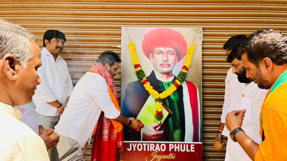 Raviyadav_bjp's tweet image. మహాత్మా జ్యోతిబా పూలే గారి జయంతి సందర్భంగా ఆల్విన్ కాలనీ డివిజన్ పరిధిలోని భారతీయ జనతా పార్టీ కార్యాలయంలో ఆ మహనీయుని చిత్ర పటానికి నివాళులు అర్పించడం జరిగింది.

#JyotibaPhule #Equality #EducationForAll #BJP4IND #Inspiration  #PhuleJayanti #Respect #BJPtelangana #ravikumaryadav