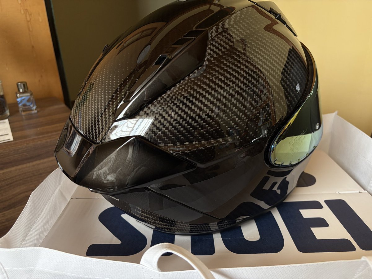 mach_s1000rr's tweet image. 納期半年。きましたぜ。
#xfifteen  #carbon