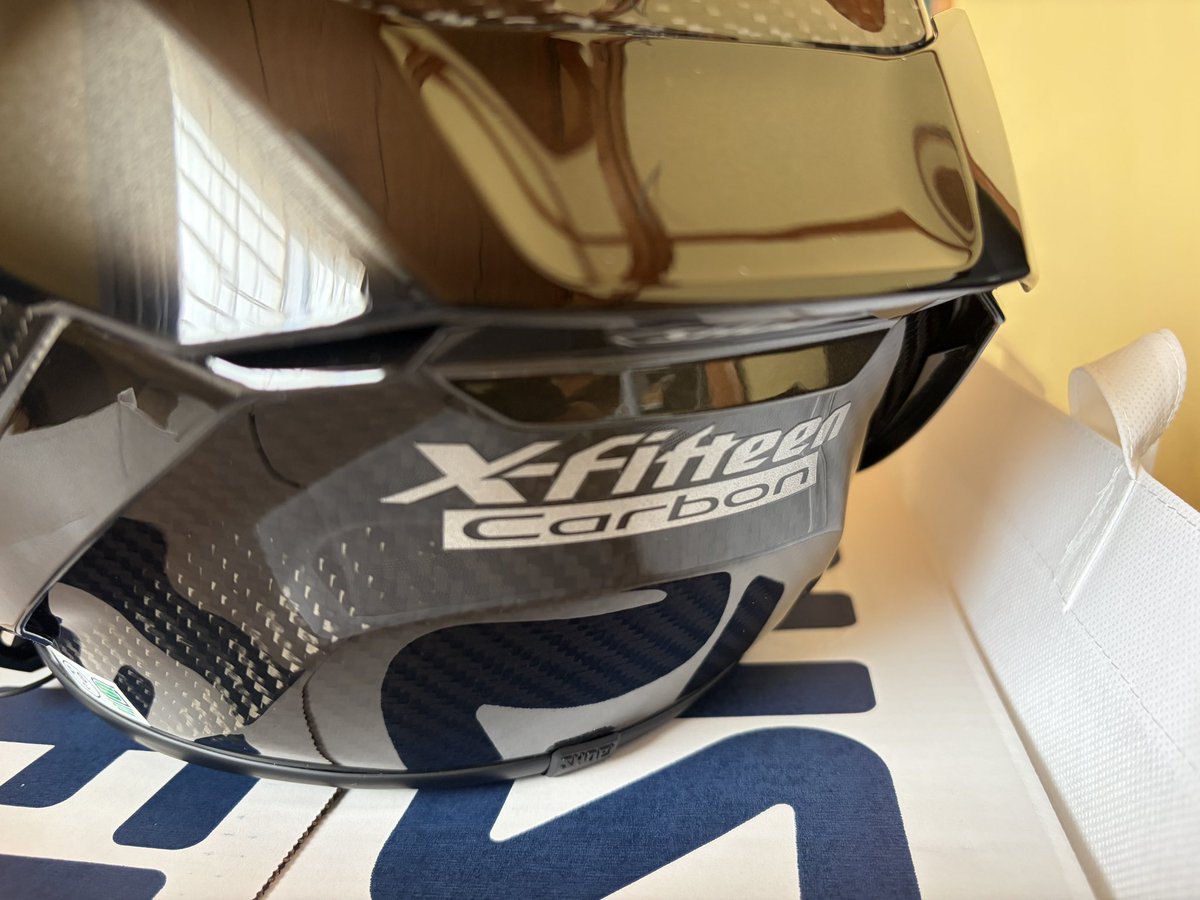 mach_s1000rr's tweet image. 納期半年。きましたぜ。
#xfifteen  #carbon