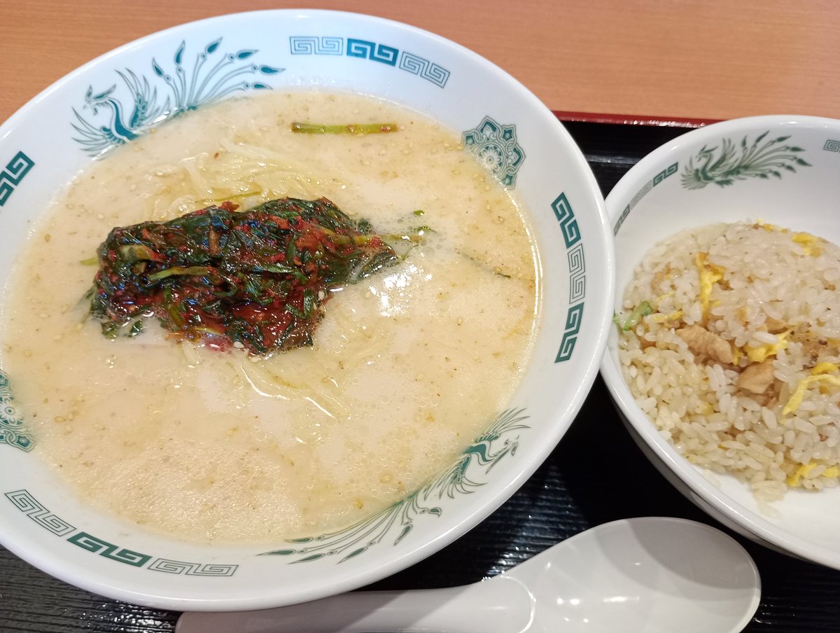 1430ごろ、日高屋で豚骨ニラ南蛮ラーメン