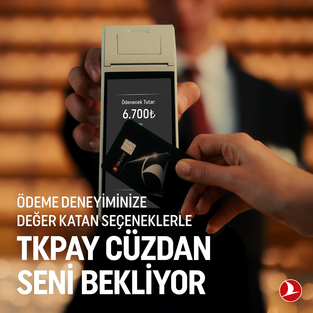 TK_TR's tweet photo. Anlaşmalı markalarda özel avantajlardan, alışverişlerde 40%’a varan nakit iade fırsatlarına; üstelik her ödemede kazandıran yapısıyla TKPAY Cüzdan, yolculuğunuzu çok daha keyifli ve avantajlı hale getiriyor. 🌍💳
 
 @tkpayofficial #TürkHavaYolları #TKPAY https://t.co/0a3FYaa2Wl