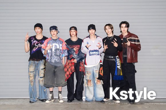 Kstyle_news's tweet photo. 来日中のRIIZE🧡日本イベントでの
パフォーマンスが話題に👏

今年、3年連続で「Kstyle PARTY」に出演！バクステ写真をプレイバック📸

▼2025年
https://t.co/Nw8VL5Wund

▼2024年
https://t.co/de2WJgNRPd

#RIIZE #KstylePARTY https://t.co/tkyH8St7ii