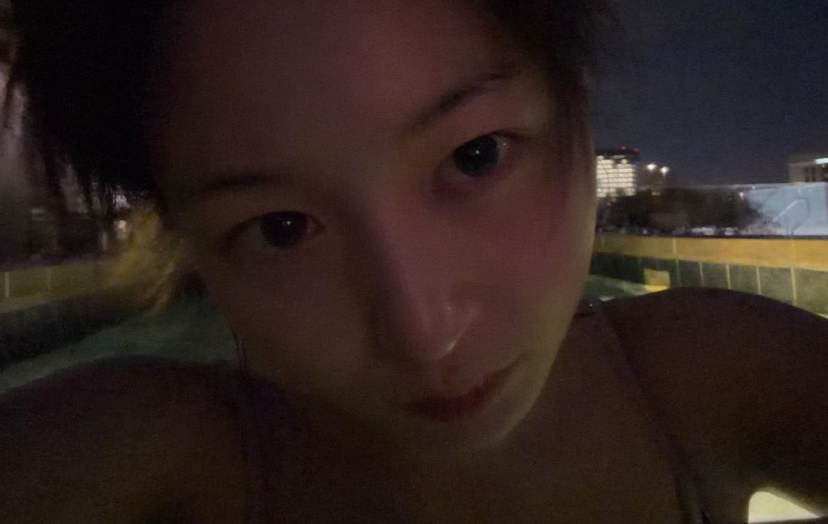 80swoni's tweet photo. my girl swimming pool haewon is everywhere now #proud #spreadthis https://t.co/qJBZiDQiCR