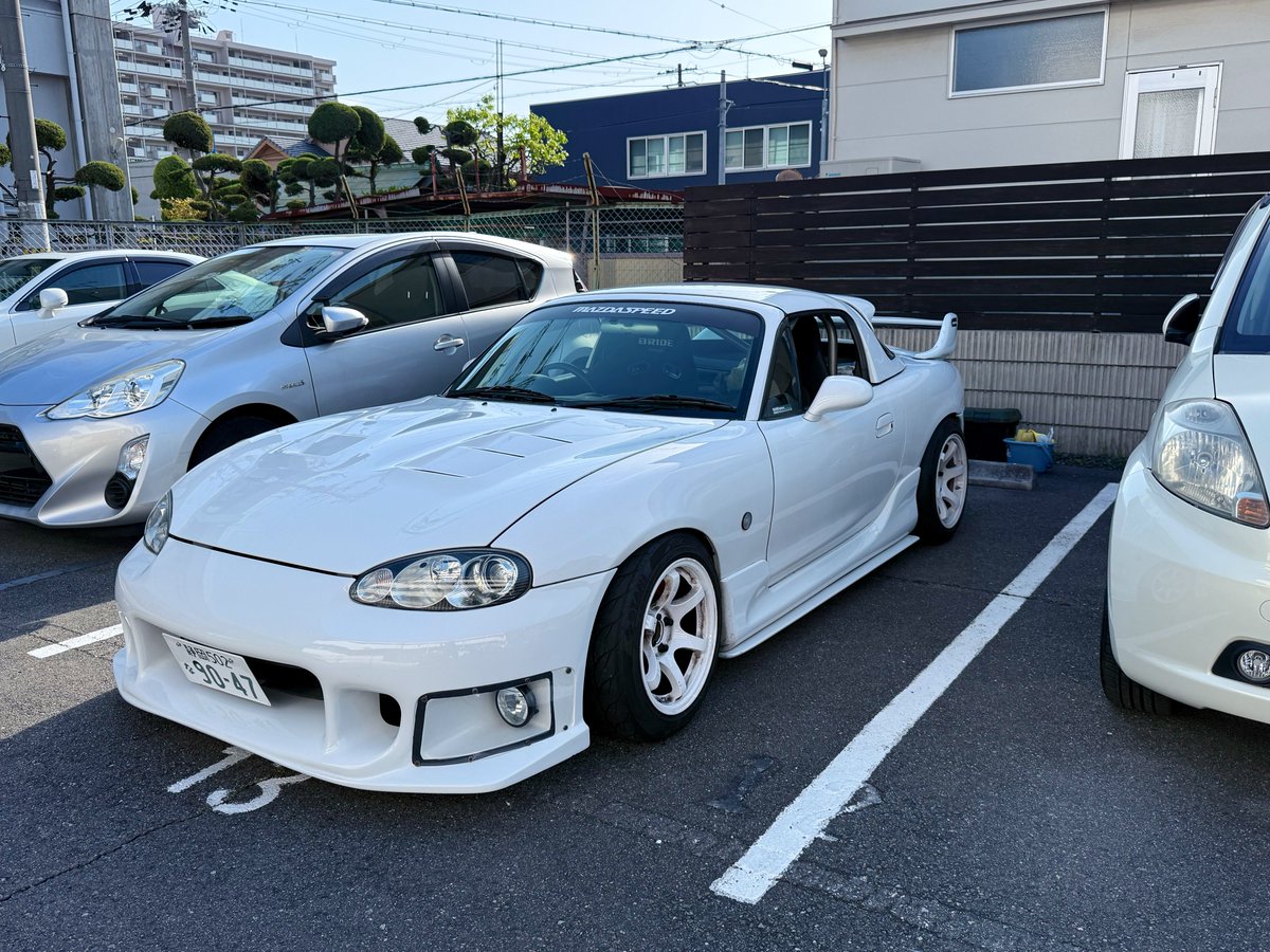 最近手入れ出来て無かったから、しっかり気合い入れて洗車した
フォグの周りをラッピングで縁取りしてみたけど、ちょっとうるさいか？🧐