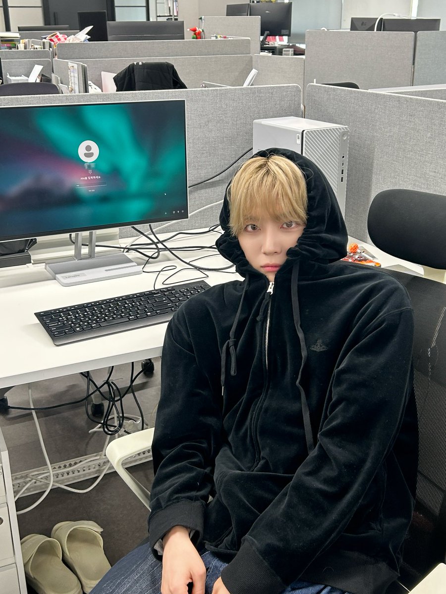 선배님! 거래처에 보낼 메일 제목에 [긴급] 써달라고 하셔서 [‼️초긴급비상핵중요‼️]라고 써서 보냈습니다! 저 잘했죠? 

#LAVIN #래빈