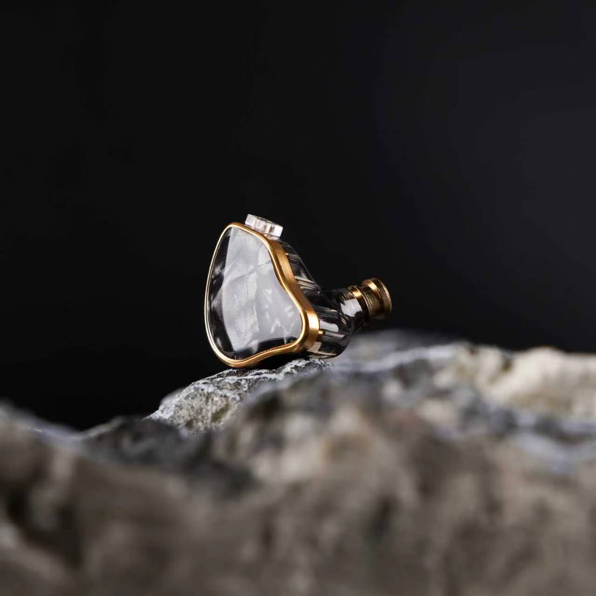 NicehckAudio's tweet image. 🎧 DB2 | Amazon US Today's Recommendation 🎧

✨ 1DD+1BA handles any genre.
✨ Solid bass &amp;amp; rich mids.
✨ Amazing soundstage – hear instrument positioning &amp;amp; distance.

👉amazon.com/dp/B0CSVT5MPK

#DB2 #AmazonUS #HiFi