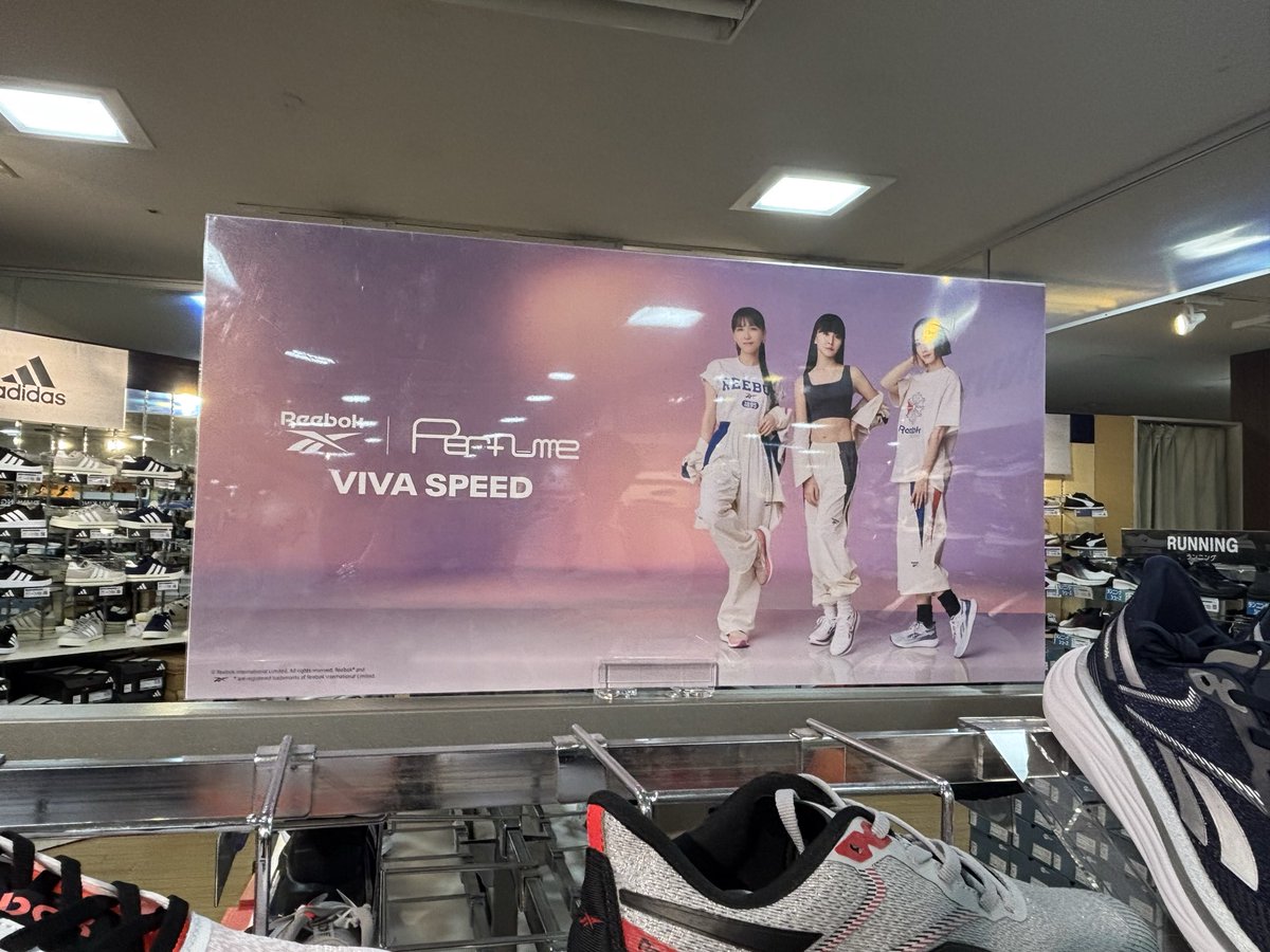 piyo_miyo's tweet image. やっとReebok出逢えました✨
メンズとwomanと両方にPOPありました❤️
しかもいつも映画見に行くとこ！！
見つけて尊過ぎて泣きそうになった😭
店員さん、優しくていっぱいフッティングさせてくださいました☺️
悩んだけどもちゃんとお持ち帰りして来たー🤗
可能ならば全部揃えたい😏🩷
#Reebok
#perfume