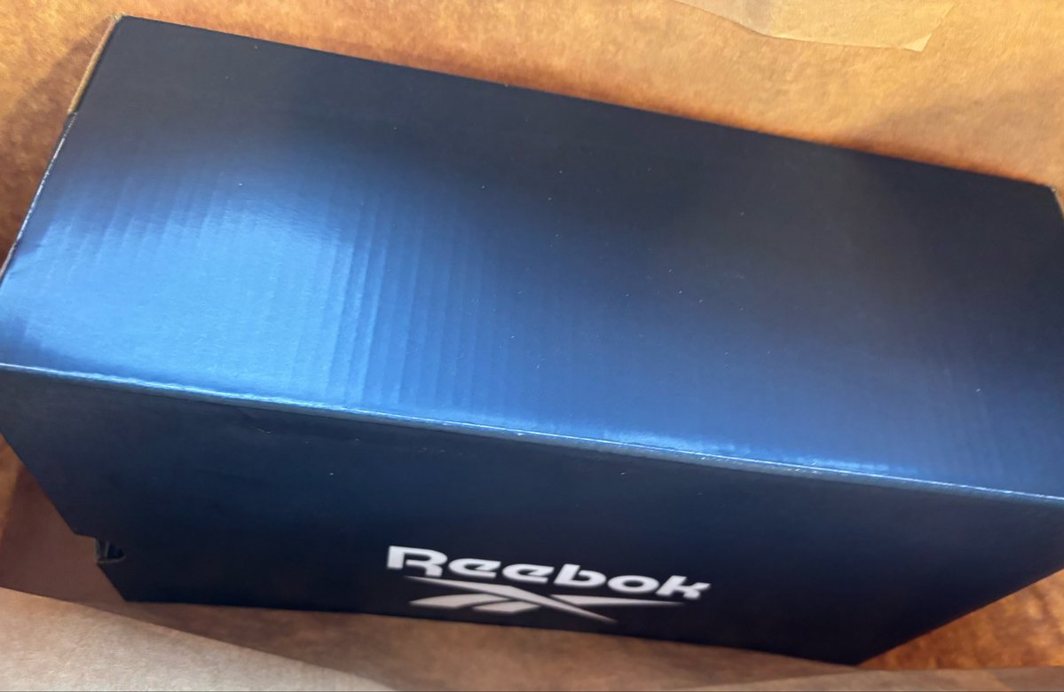 piyo_miyo's tweet image. やっとReebok出逢えました✨
メンズとwomanと両方にPOPありました❤️
しかもいつも映画見に行くとこ！！
見つけて尊過ぎて泣きそうになった😭
店員さん、優しくていっぱいフッティングさせてくださいました☺️
悩んだけどもちゃんとお持ち帰りして来たー🤗
可能ならば全部揃えたい😏🩷
#Reebok
#perfume