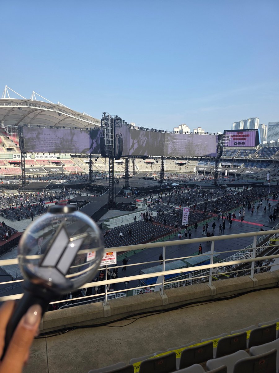 Starberrymin's tweet photo. Ohhh this view looks amazing!!! Section W8 for bts in goyang 😳🥹💜 https://t.co/SyhHbhh1PA