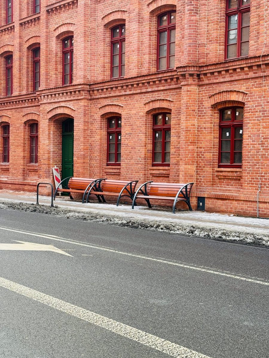 Famuła przy Ogrodowej w Łodzi już zachwyca!

Wreszcie możemy zobaczyć efekty prac w jednym z najbardziej wyjątkowych zabytków naszego miasta. 

Dawne domy robotnicze z XIX wieku odzyskują życie i znów przyciągają uwagę tym razem w zupełnie nowej odsłonie.

Rewitalizacja famuł