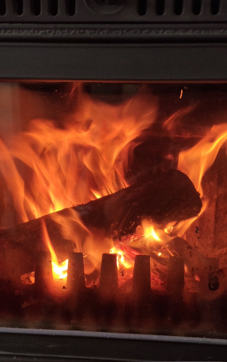 El fuego es algo que conecta con nuestras raíces más primitivas. Podría pasar horas mirándolo sin hacer nada más..