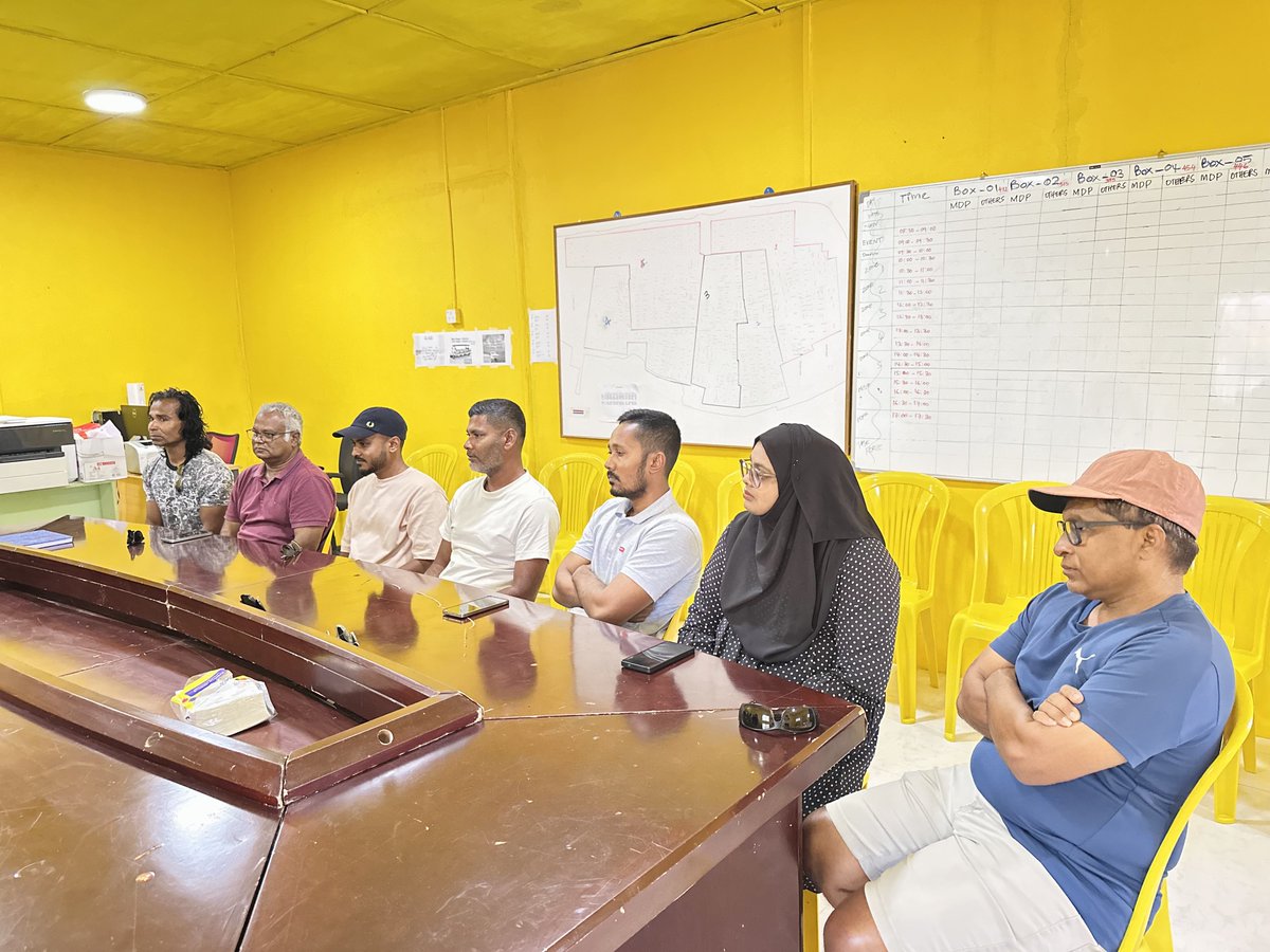 ރައީސް <a href="/ibusolih/">Ibrahim Mohamed Solih</a> ހިންނަވަރުގެ އިންތިހާބީ ކައުންސިލް މެންބަރުންނާއި ބައްދަލުކުރެއްވުން. 

މި ބައްދަލުވުމުގައި ރައީސް <a href="/ibusolih/">Ibrahim Mohamed Solih</a> ވަނީ، އިންތިޚާބުވި ކައުންސިލް މެންބަރުން އެ ބޭފުޅުންގެ މަސްއޫލިއްޔަތުތައް ފުރިހަމައަށް އަދާކުރެއްވުމުގައި ސާބިތުވެ ތިއްބެވުމަށް އިލްތިމާސްކުރައްވާފަ. މީގެ