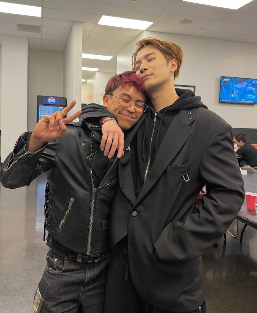JacksonWGlobal's tweet image. [INSTA] 260411 clarenceeangelo

"hard launch &amp;lt;3 a wonderful creator of music, a wonderful creator of art, and a wonderful hug to the soul @JacksonWang852 — all the love always !!"

#JacksonWang #王嘉尔 #잭슨 #TEAMWANG