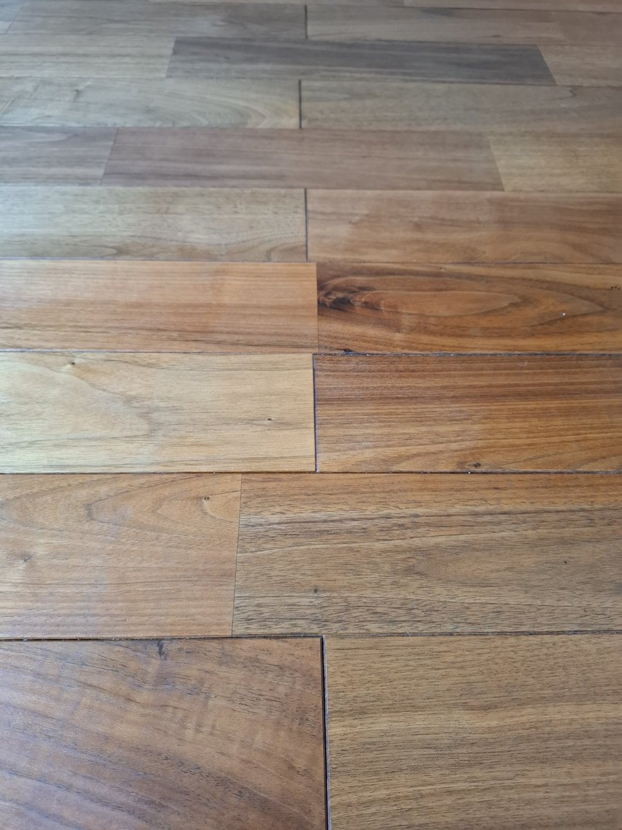 タック tweet media