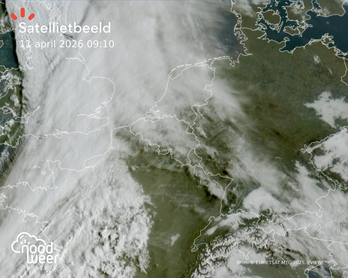 NoodweerBenelux's tweet image. Goedemorgen! De #wind is naar het zuidoosten gedraaid en daardoor stroomt nogmaals warmere lucht onze kant op. In de opklaringen die er nu af en toe zijn kan het kwik nog stijgen naar 15 tot 21°C. Tegelijkertijd ligt boven Engeland al een pakket met dikkere #wolken en #regen