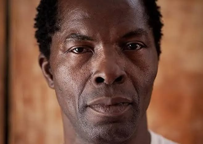 Isaac de Bankolé ACTEUR IVORIEN 67 ANS  qui travaille en France aussi bien qu'aux USA vient de déclarer dans une interviewe  à la suite de la sortie d'un film à propos des comportements d'AFRICAINS  élus MAIRE LFISTE en France⤵️